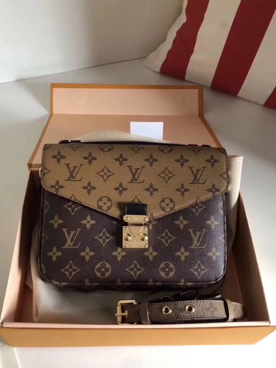 POCHETTE Vuitton METIS Louis 0322